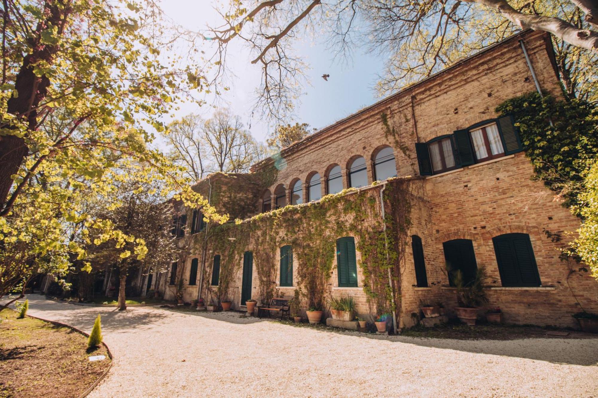 The Baron'S Estate 호텔 Torre de' Passeri 외부 사진