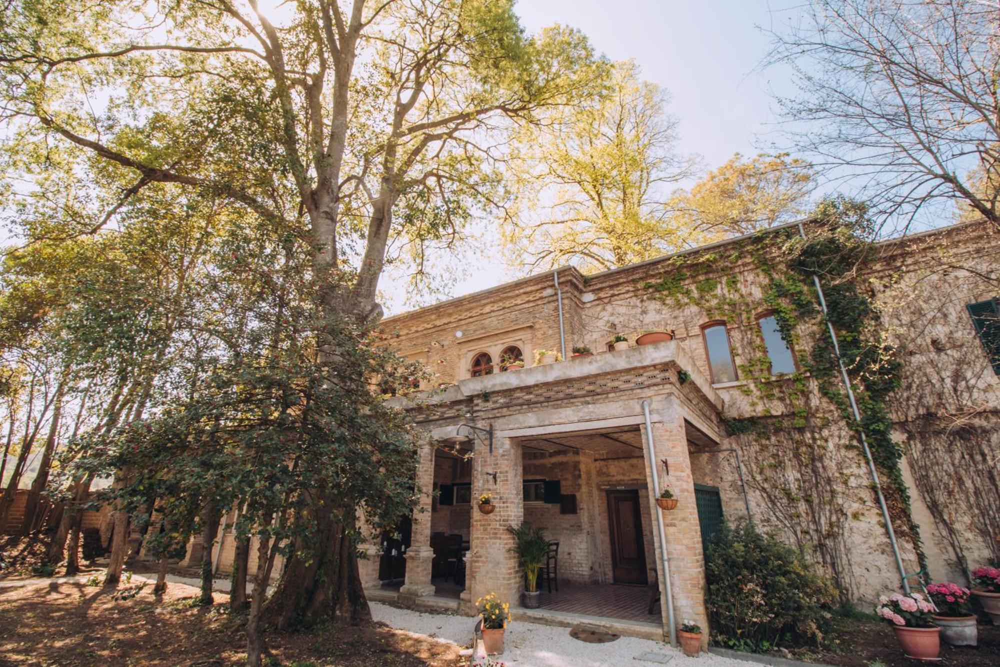 The Baron'S Estate 호텔 Torre de' Passeri 외부 사진