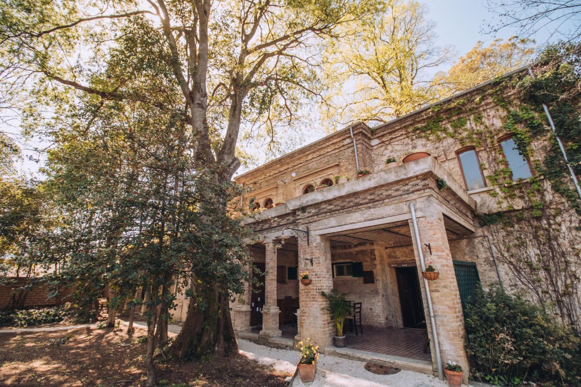 The Baron'S Estate 호텔 Torre de' Passeri 외부 사진